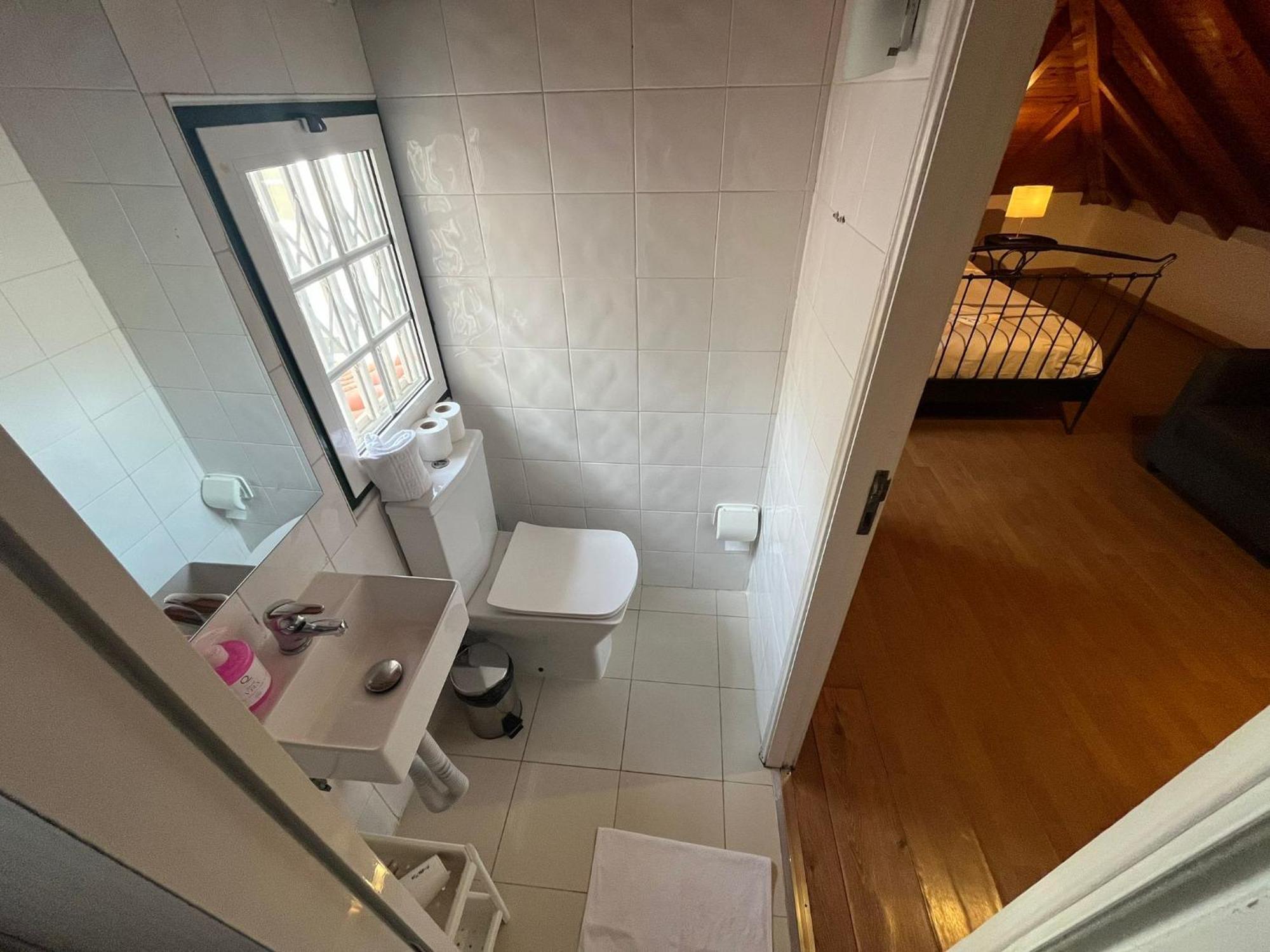 2 Bedroom, 2 Bathroom Apartment - Travessa Da Madalena Lisbon Luaran gambar