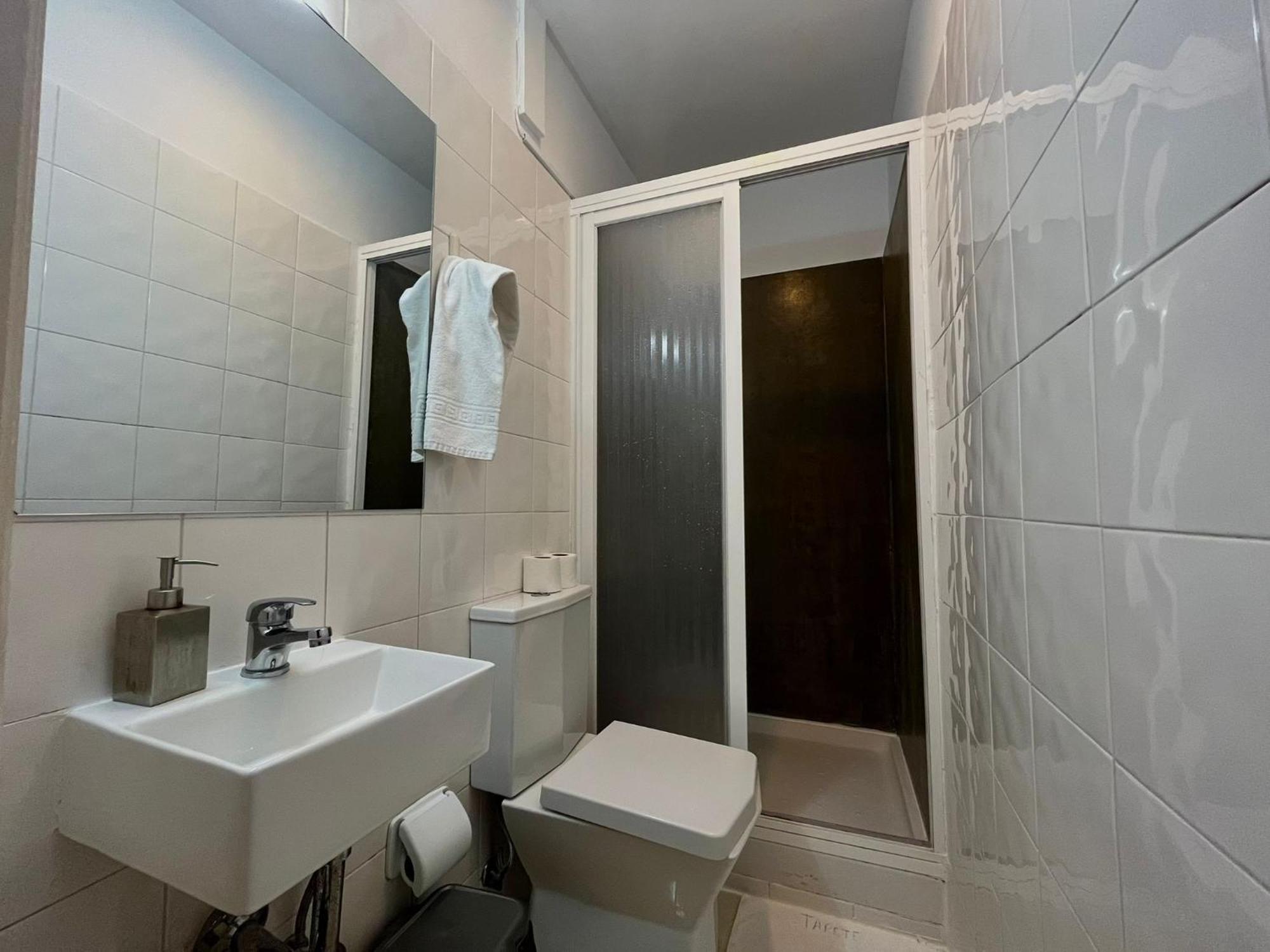 2 Bedroom, 2 Bathroom Apartment - Travessa Da Madalena Lisbon Luaran gambar