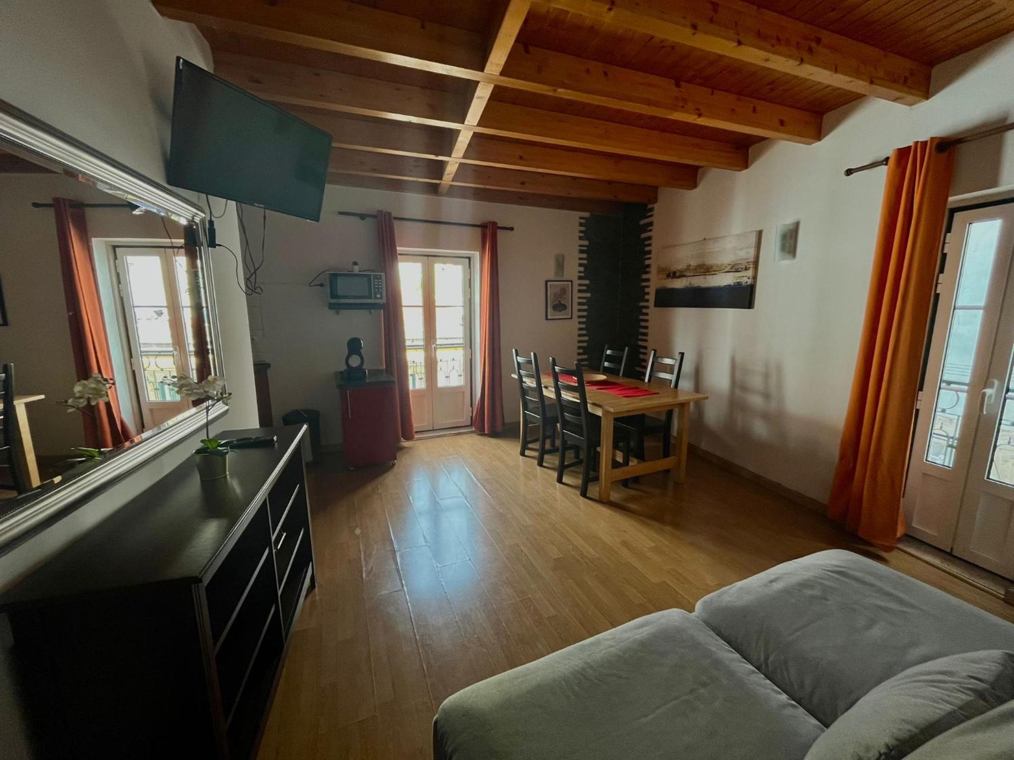 2 Bedroom, 2 Bathroom Apartment - Travessa Da Madalena Lisbon Luaran gambar